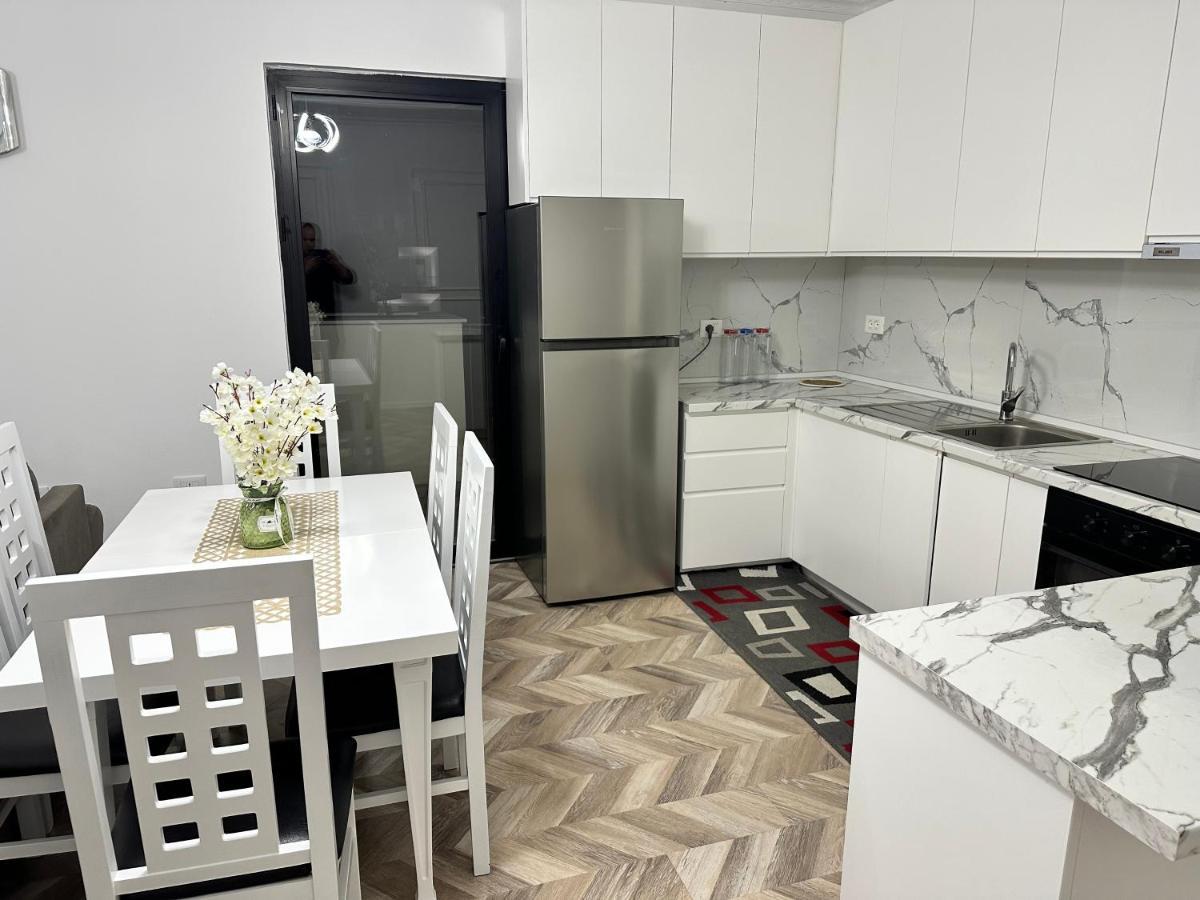 Family Apartment Тирана Екстериор снимка