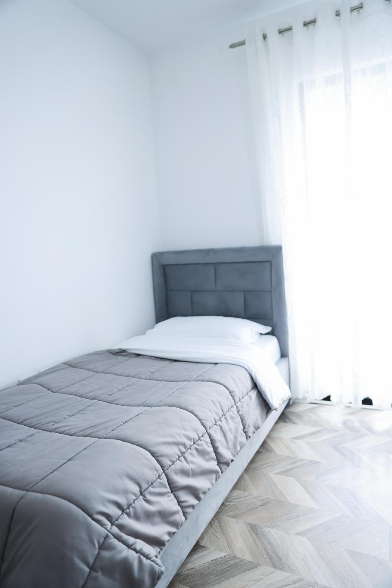 Family Apartment Тирана Екстериор снимка