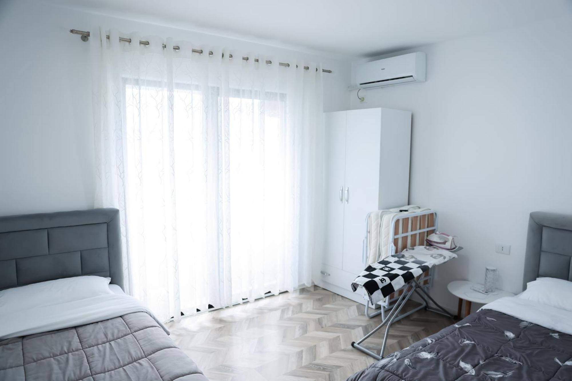 Family Apartment Тирана Екстериор снимка